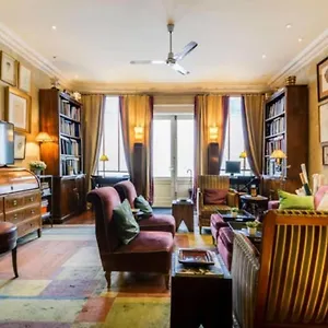 classic-ian-home-in-marais-for-up-to-6-guests.fr-paris.fr/